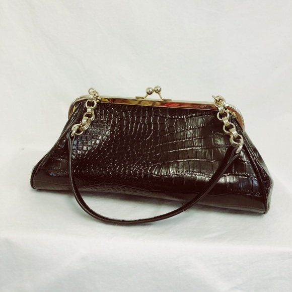 SOLD AT TREASURE MARTS MT DORA Vntg Black alligator print gold clutch bag purse - Picture 1 of 5